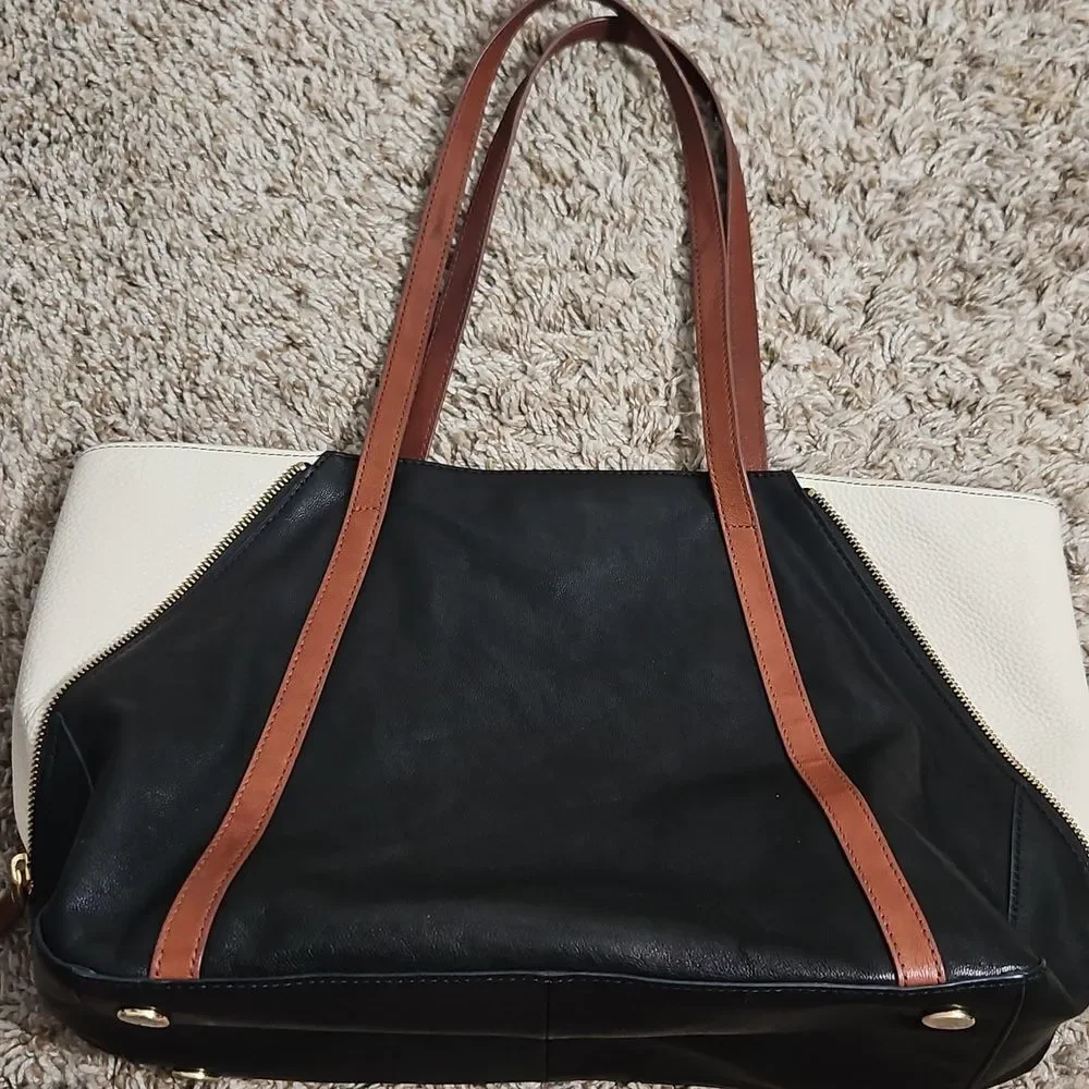 Fossil Gwen Shopper Tote – Black Goat Leather + Brown Trim, Zip Sides